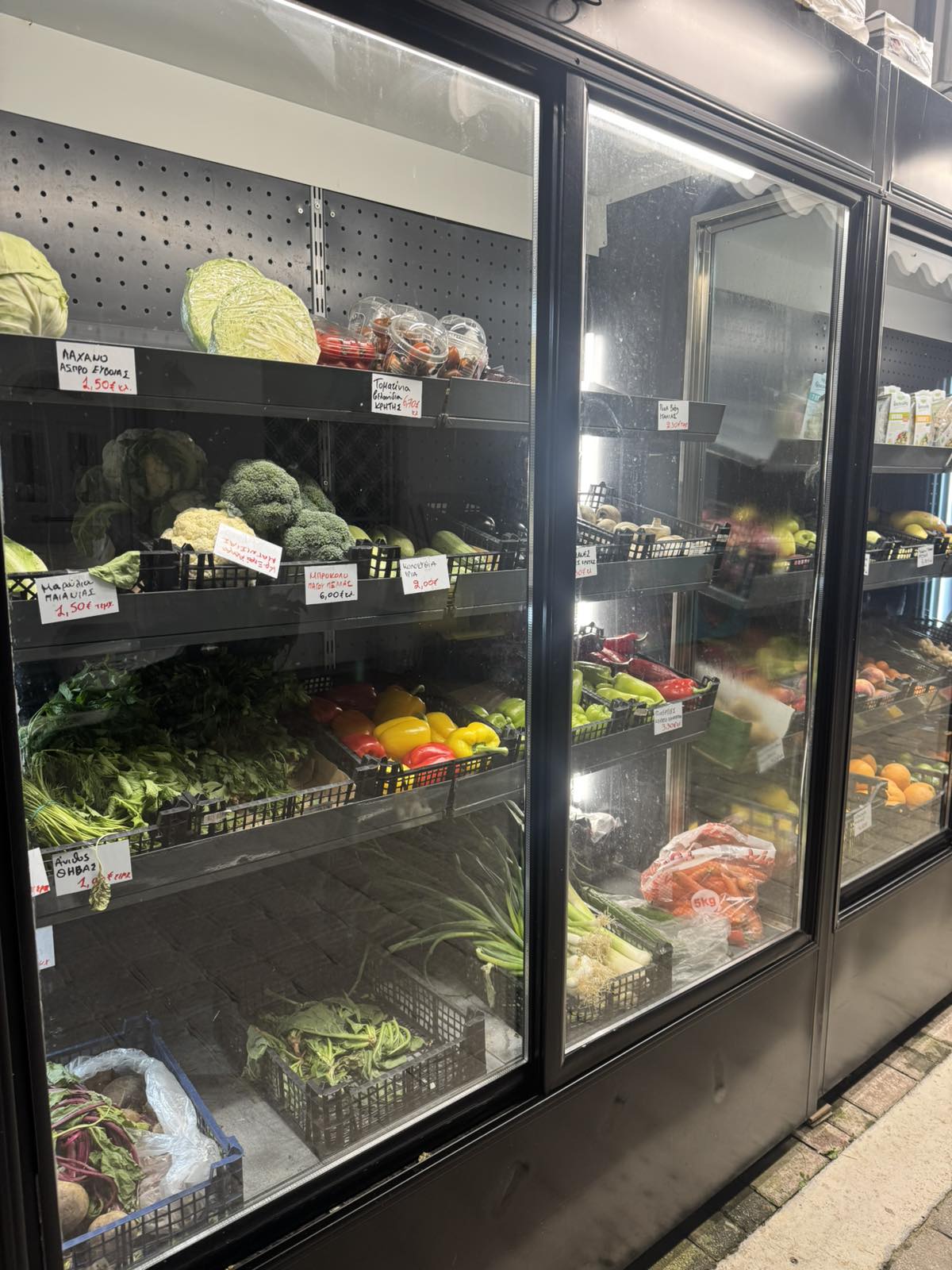 Villa pre-stocking fresh produce